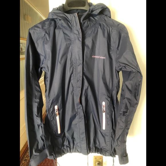 Classy Vineyard Vine stow and go jacket - Picture 1 of 7